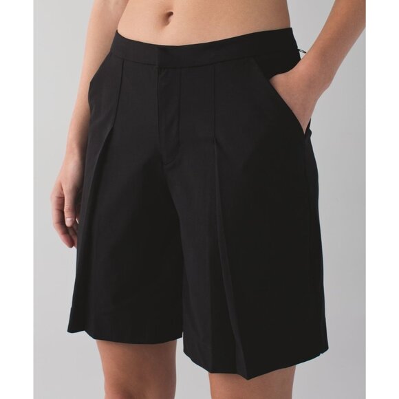 Lululemon Women's Long Story Short Golf Black Pleated Bermuda Casual Size 6 - Picture 2 of 7